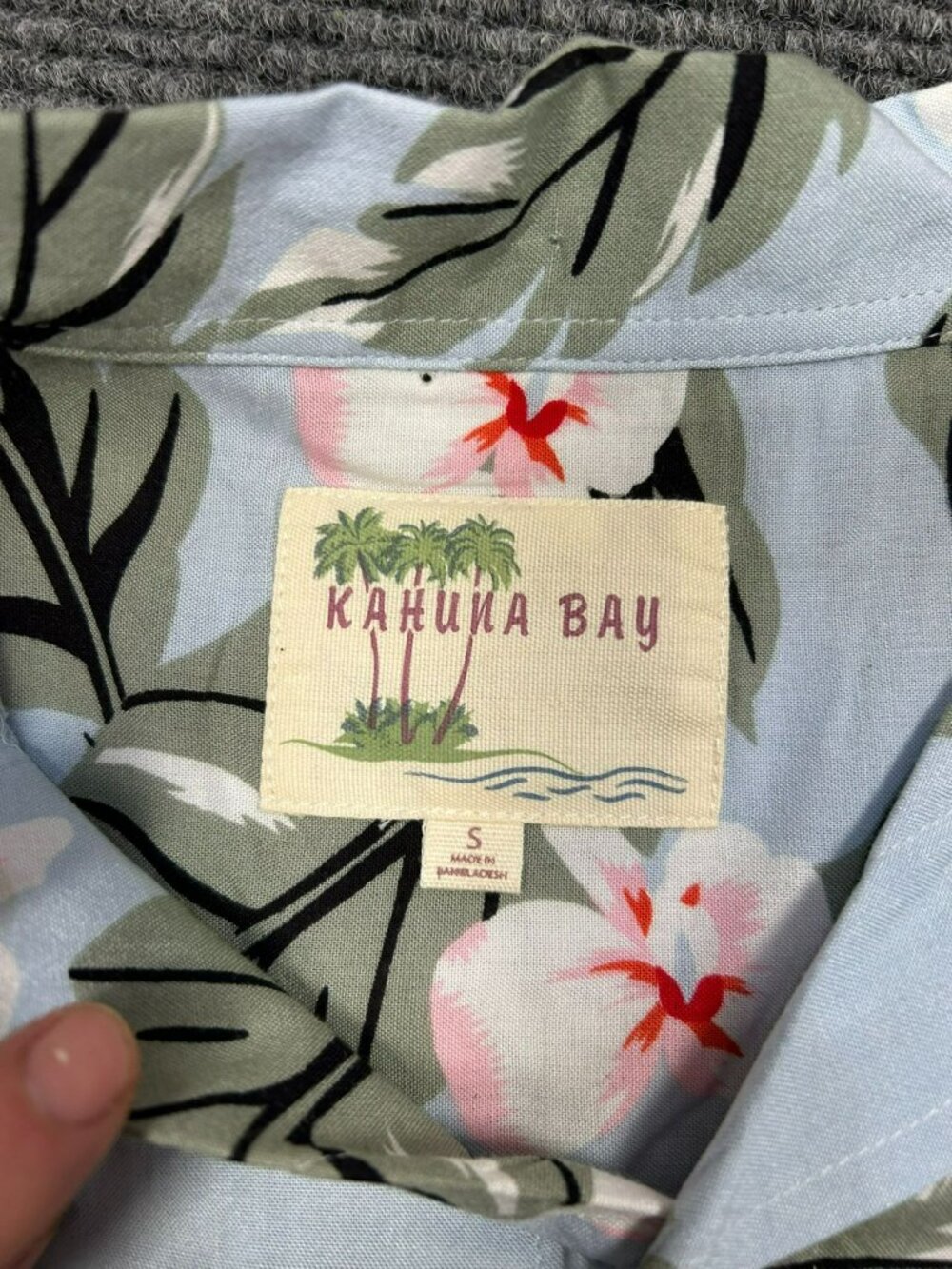 Kahuna Bay Mens S Short Sleeve Button-Up Hawaiian Shirt With Tropical Leaf & Flo - Picture 3 of 10